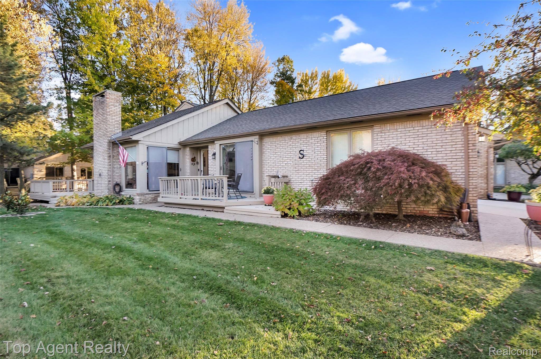 43058 W Kirkwood DR, Clinton Charter Township, MI 48038