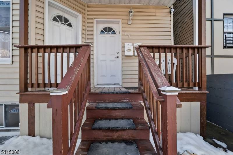 190 N 1St St, Paterson City, NJ 07522
