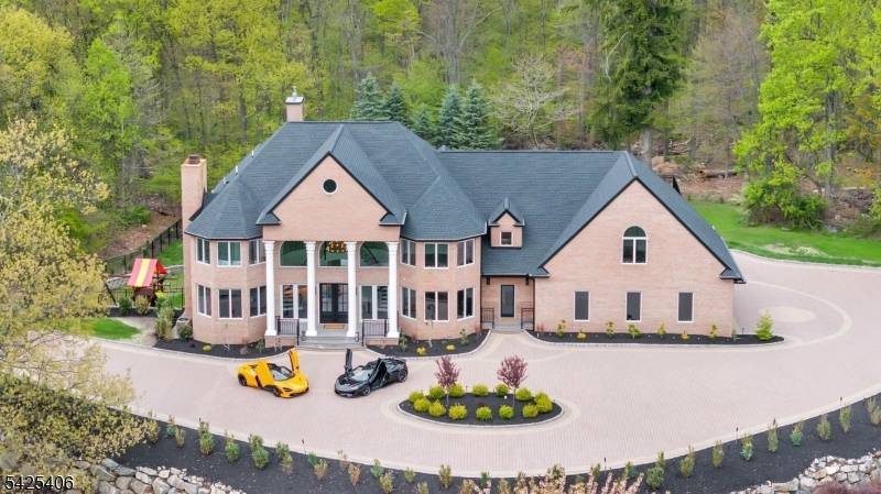 19 Amira Ln, Kinnelon Boro, NJ 07405