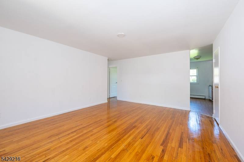 87 Elm Rd #13A, Caldwell Boro Twp., NJ 07006