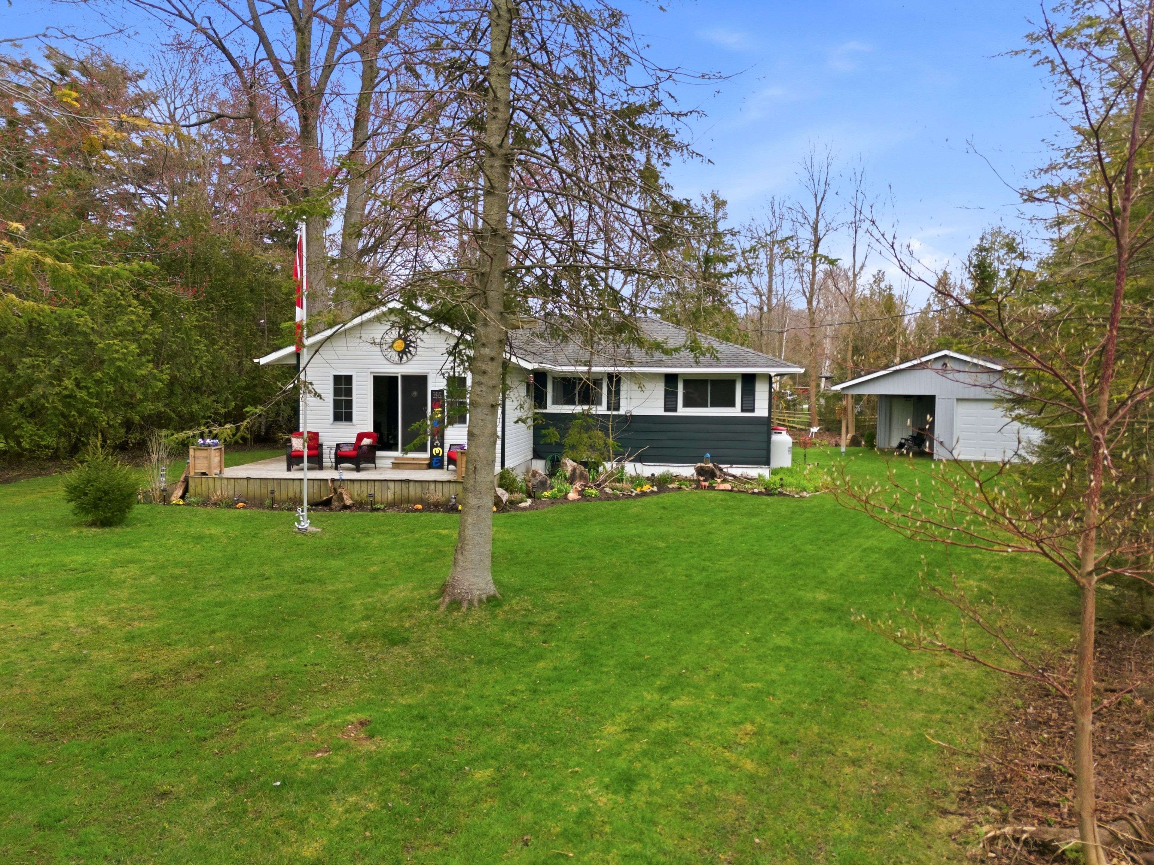 702 Yosacha PL, Huron-kinloss, ON N2Z 2X3