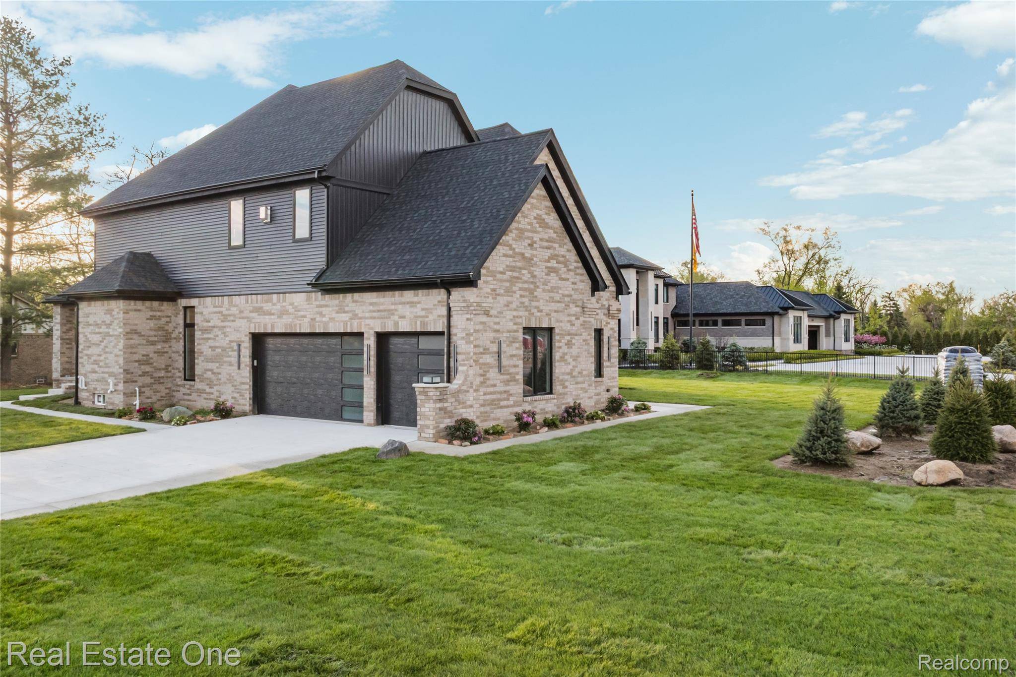 5321 Rochester RD, Troy, MI 48058