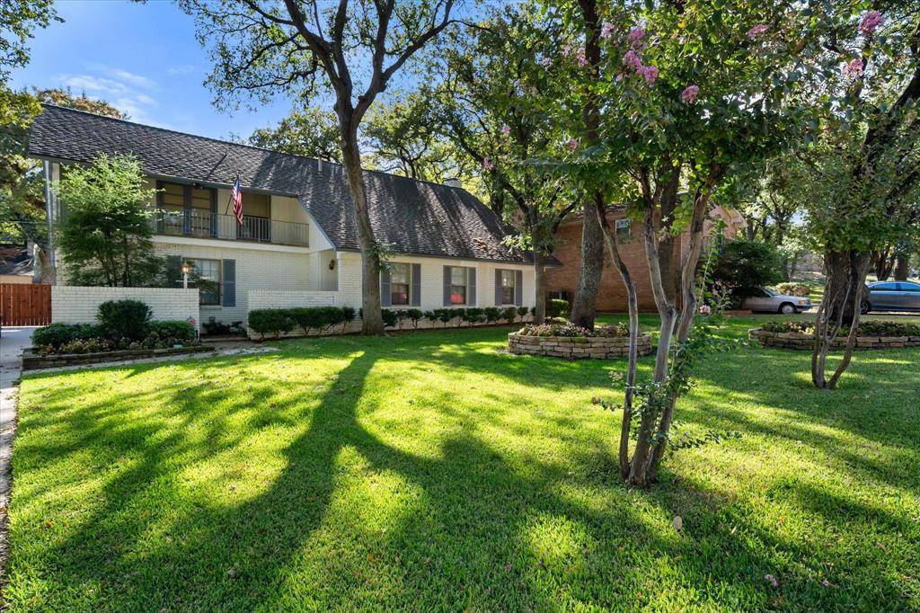 905 Live Oak Lane, Arlington, TX 76012