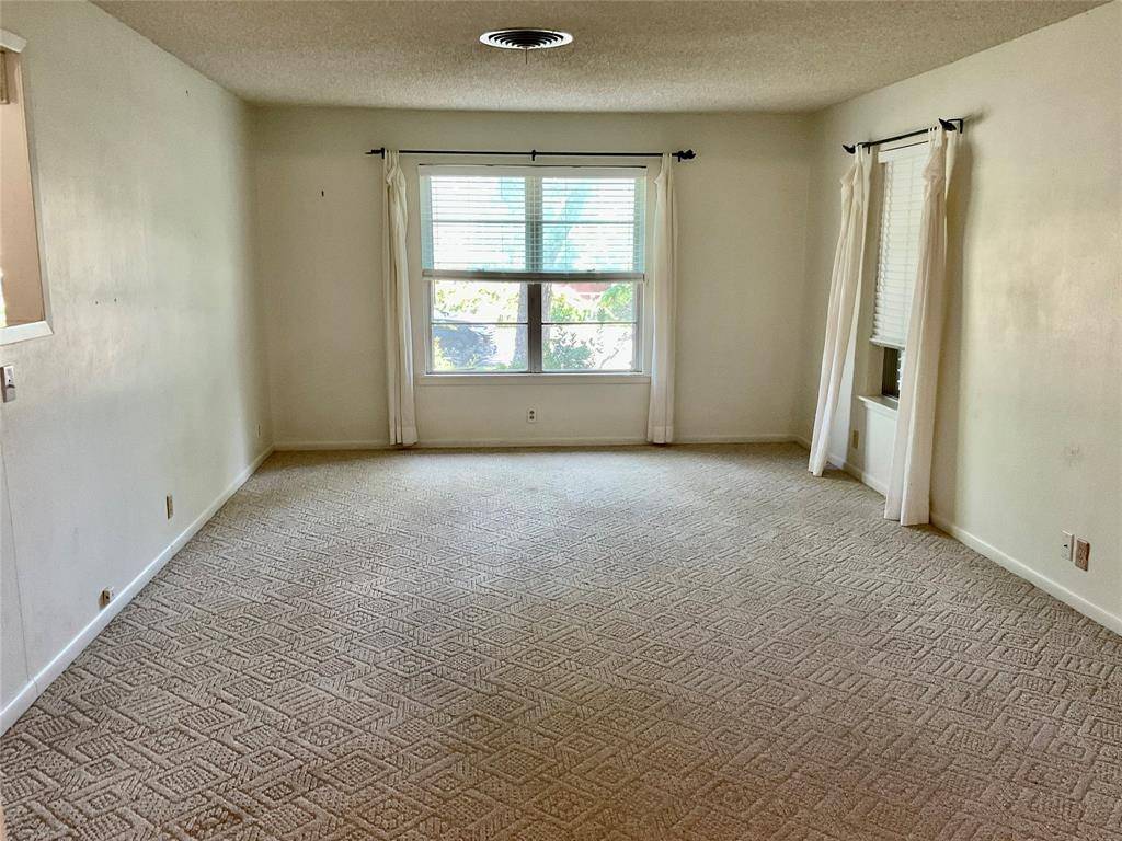 8600 Twilight Drive W, Benbrook, TX 76116