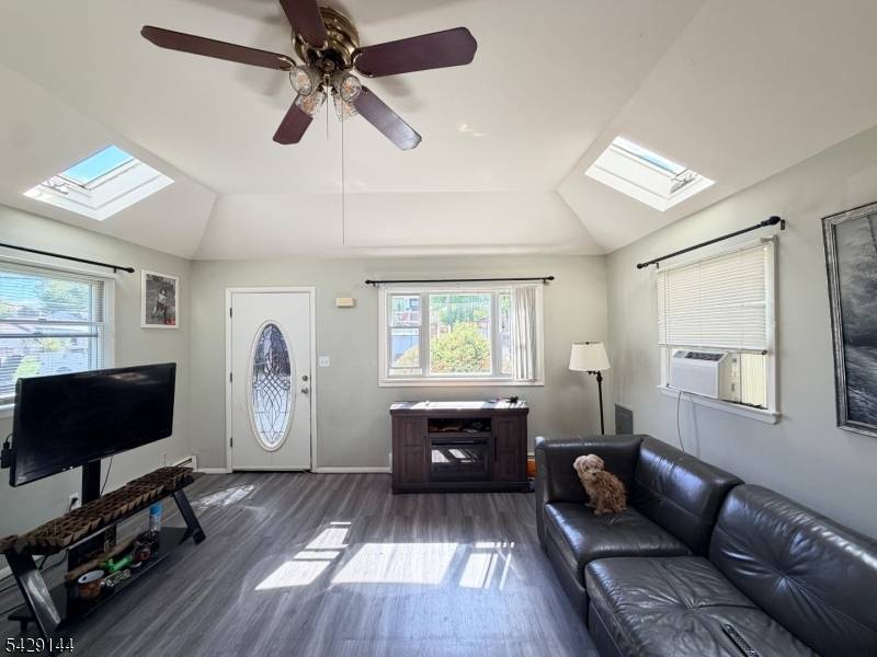 44 Salem Pl, Aberdeen Twp., NJ 07721