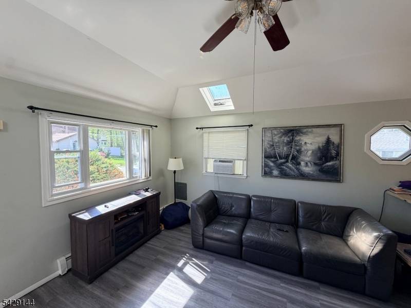 44 Salem Pl, Aberdeen Twp., NJ 07721