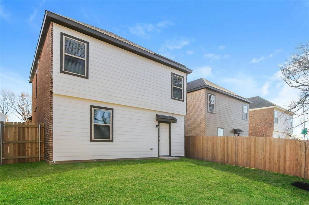 1304 Ester Lane, Ennis, TX 75119