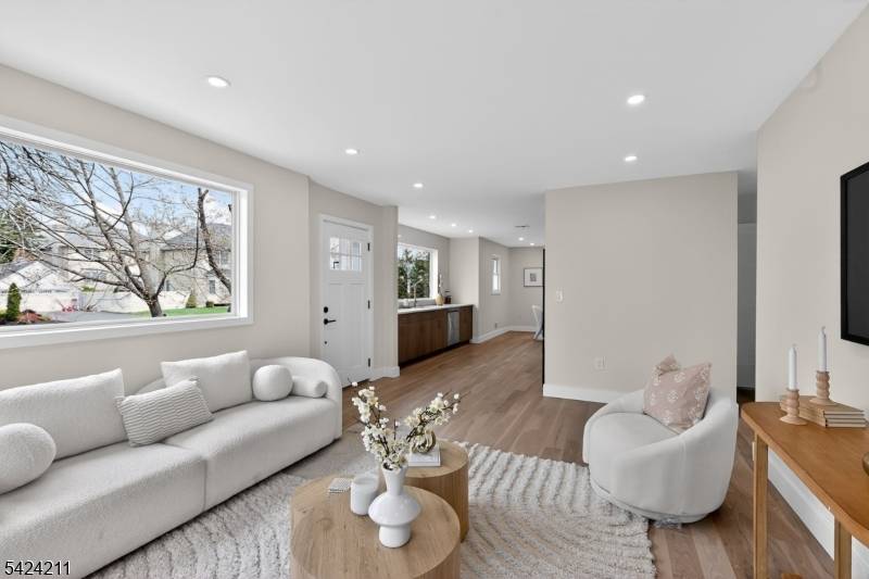 14 Harvest Ave, East Hanover Twp., NJ 07936