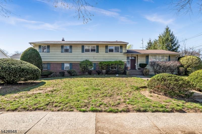 204 Tryon Pl, Paramus Boro, NJ 07652