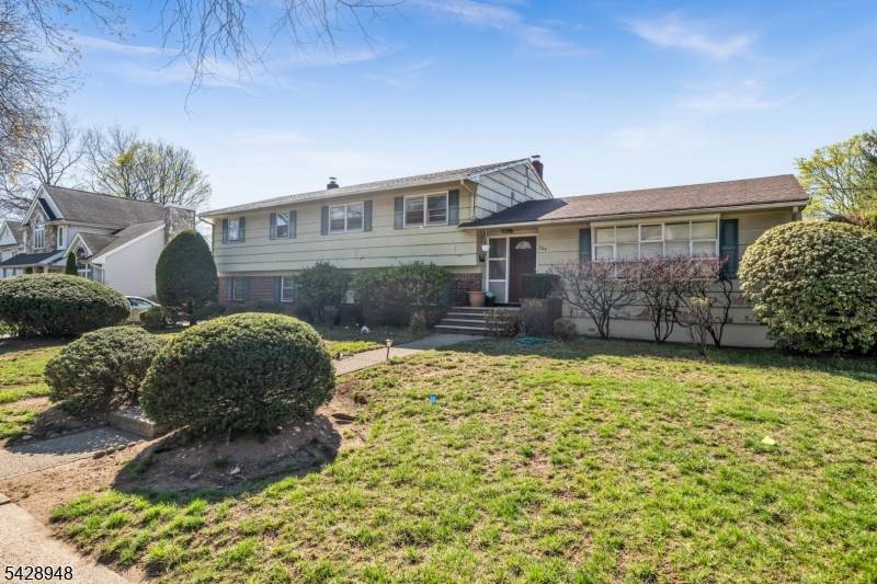 204 Tryon Pl, Paramus Boro, NJ 07652