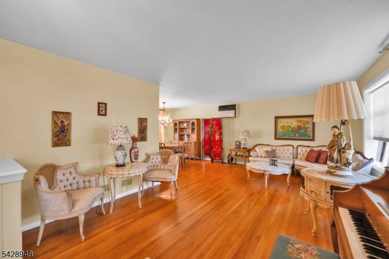 204 Tryon Pl, Paramus Boro, NJ 07652