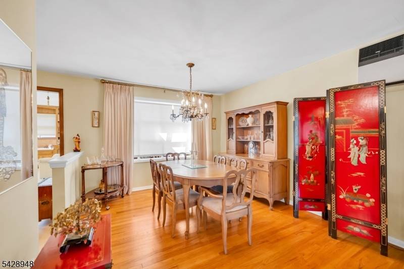 204 Tryon Pl, Paramus Boro, NJ 07652