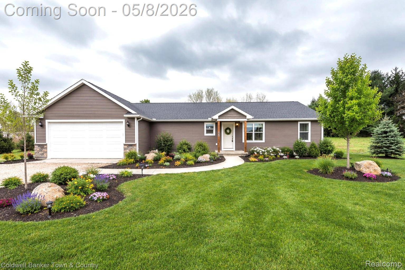 233 Norlynn DR, Oceolatownship_livingston, MI 48843