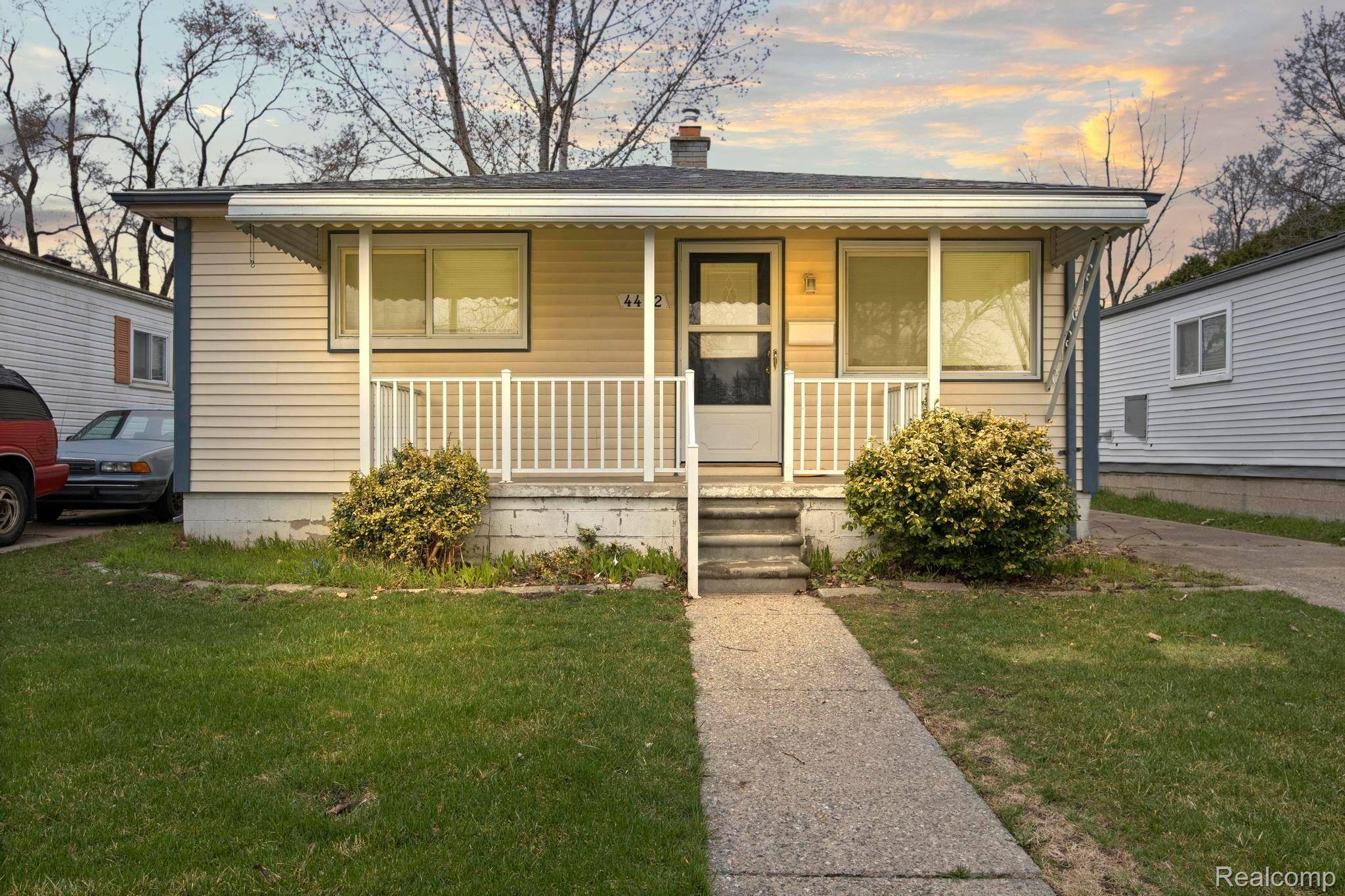 4452 EDGEWOOD ST, Dearborn Heights, MI 48125
