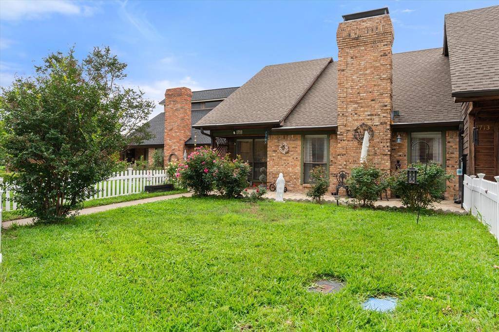 1711 Clearbrook Lane, Corsicana, TX 75110