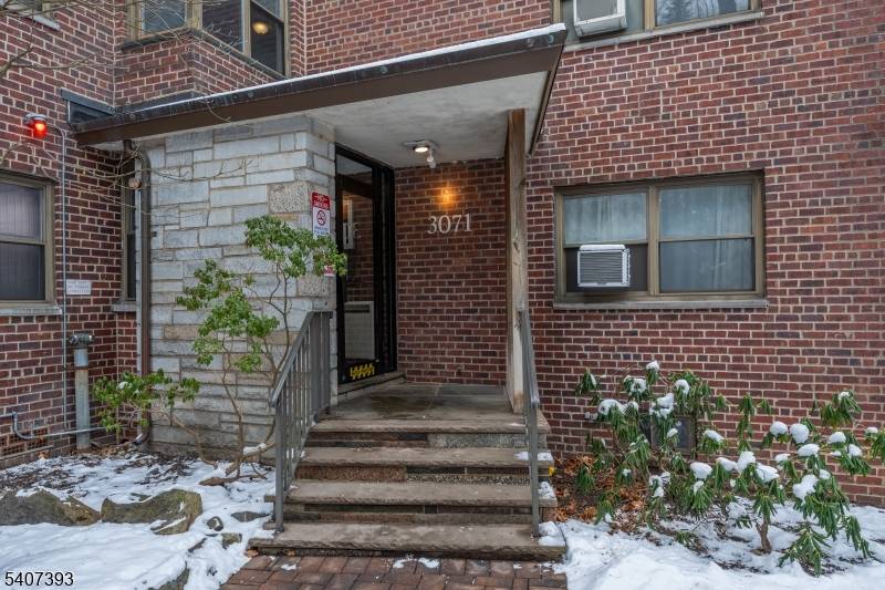 3071 Edwin Ave #2F, Fort Lee Boro, NJ 07024