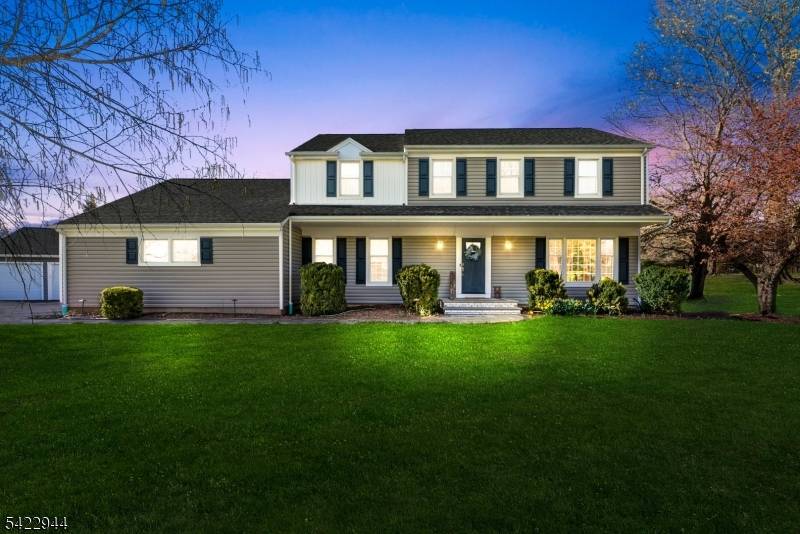 52 Country Squire Way, Branchburg Twp., NJ 08876