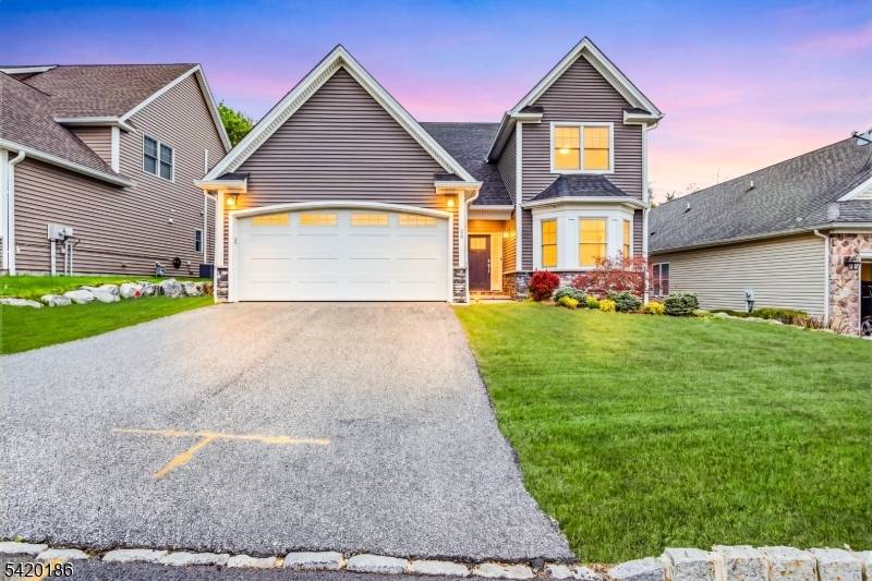 11 Bluffs Ct, Hamburg Boro, NJ 07419