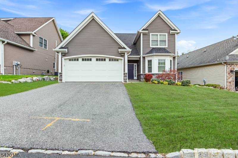 11 Bluffs Ct, Hamburg Boro, NJ 07419