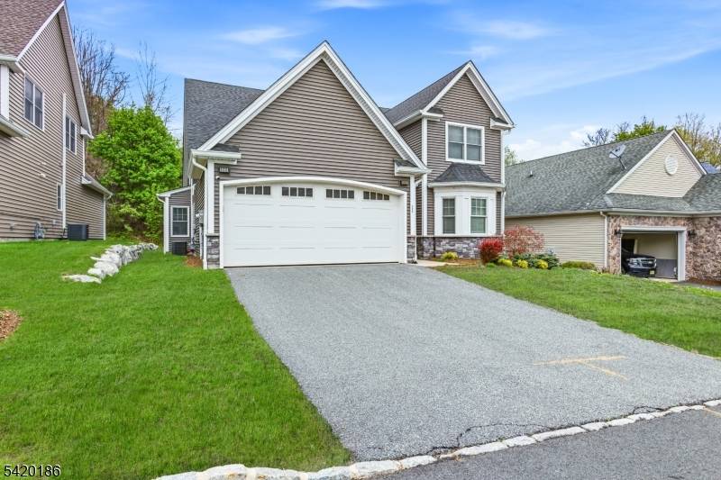 11 Bluffs Ct, Hamburg Boro, NJ 07419