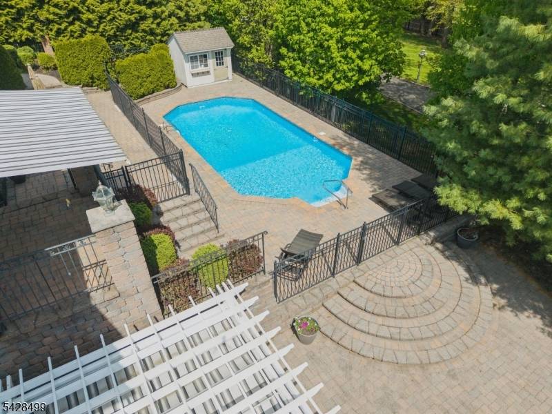 5 Francesca Ct, East Hanover Twp., NJ 07936