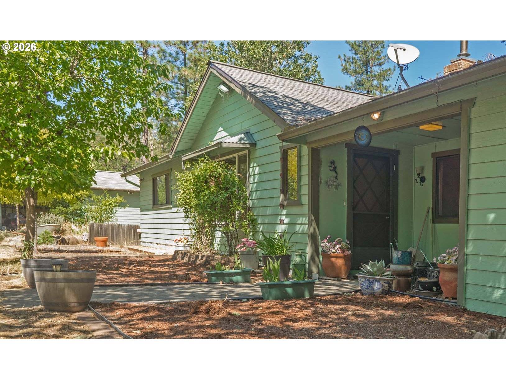 120 KEN ROSE LN, Cave Junction, OR 97523