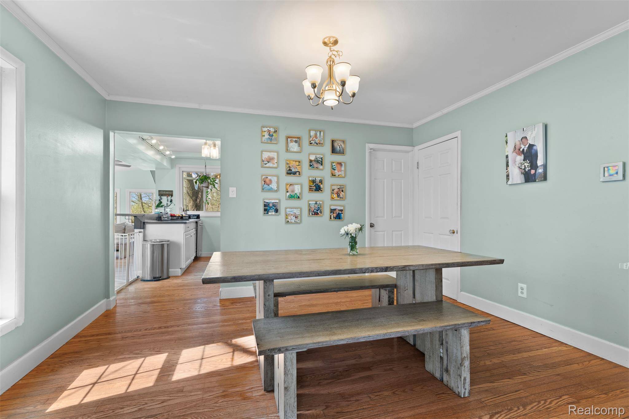 212 Brighton Lake RD, Brighton, MI 48116
