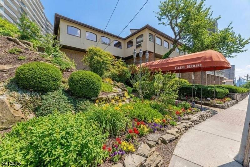 300 Gorge Rd #25, Cliffside Park Boro, NJ 07010