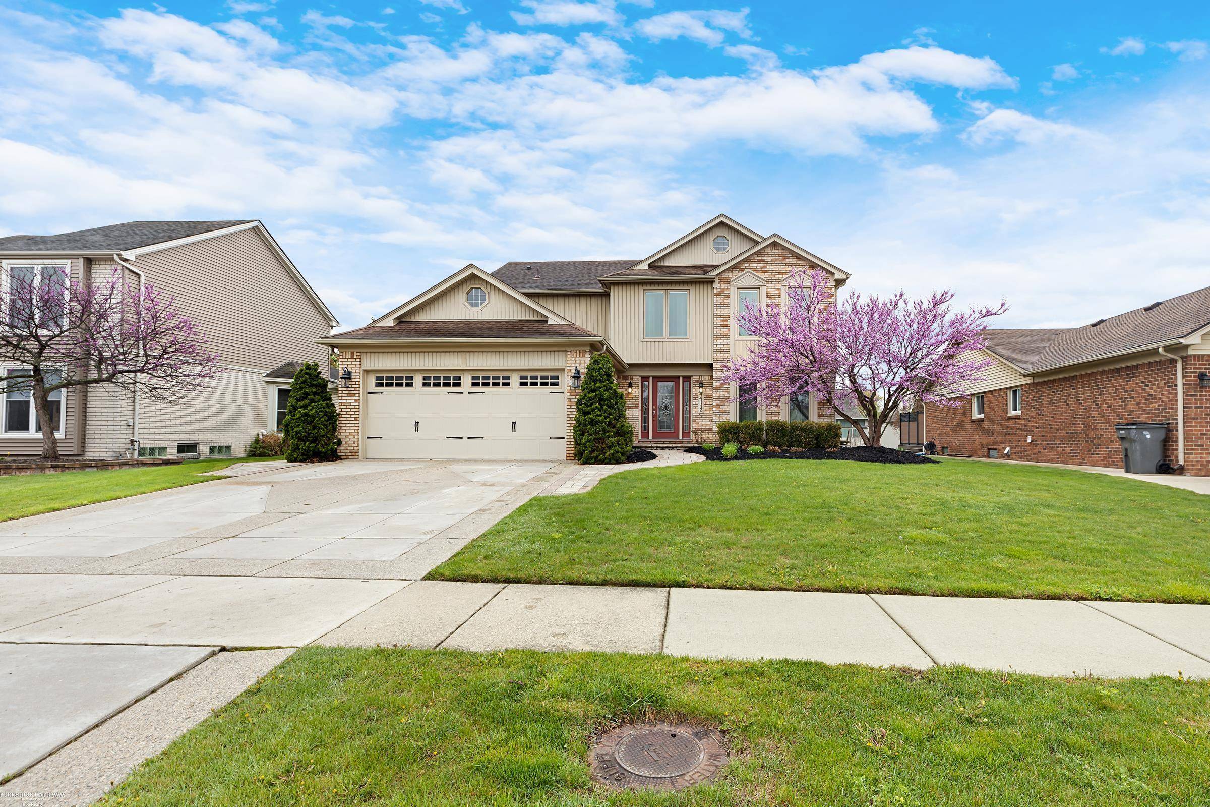 44113 Rivergate ST, Clinton Twp, MI 48038