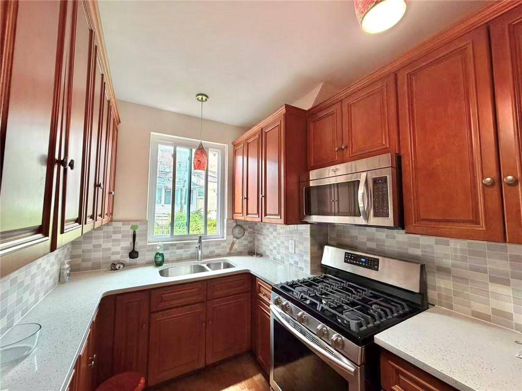 48-40 39th ST, Long Island City, NY 11104