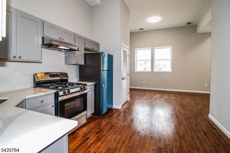 33 2nd St #11, Raritan Boro, NJ 08869