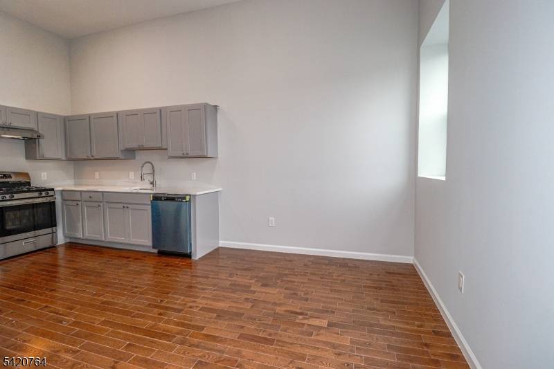 33 2nd St #11, Raritan Boro, NJ 08869
