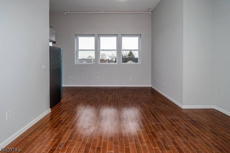 33 2nd St #11, Raritan Boro, NJ 08869
