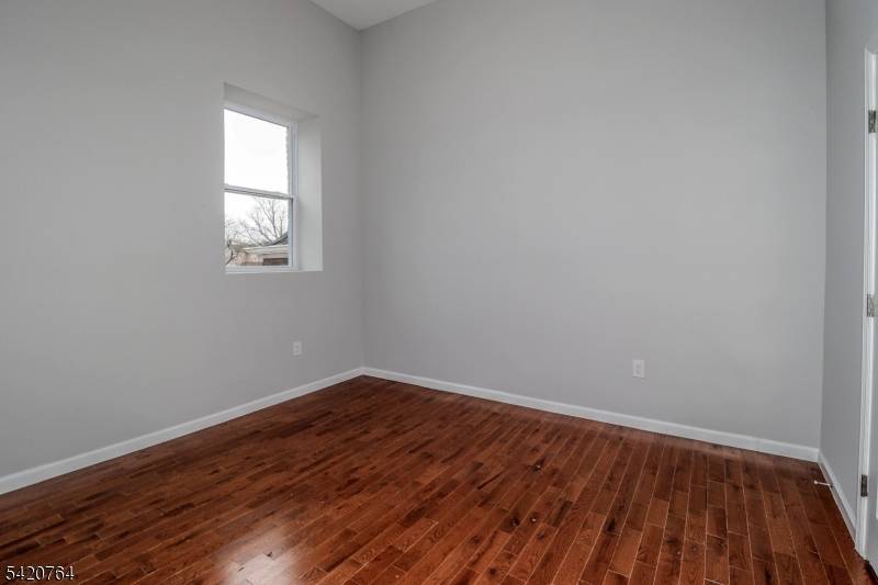 33 2nd St #11, Raritan Boro, NJ 08869