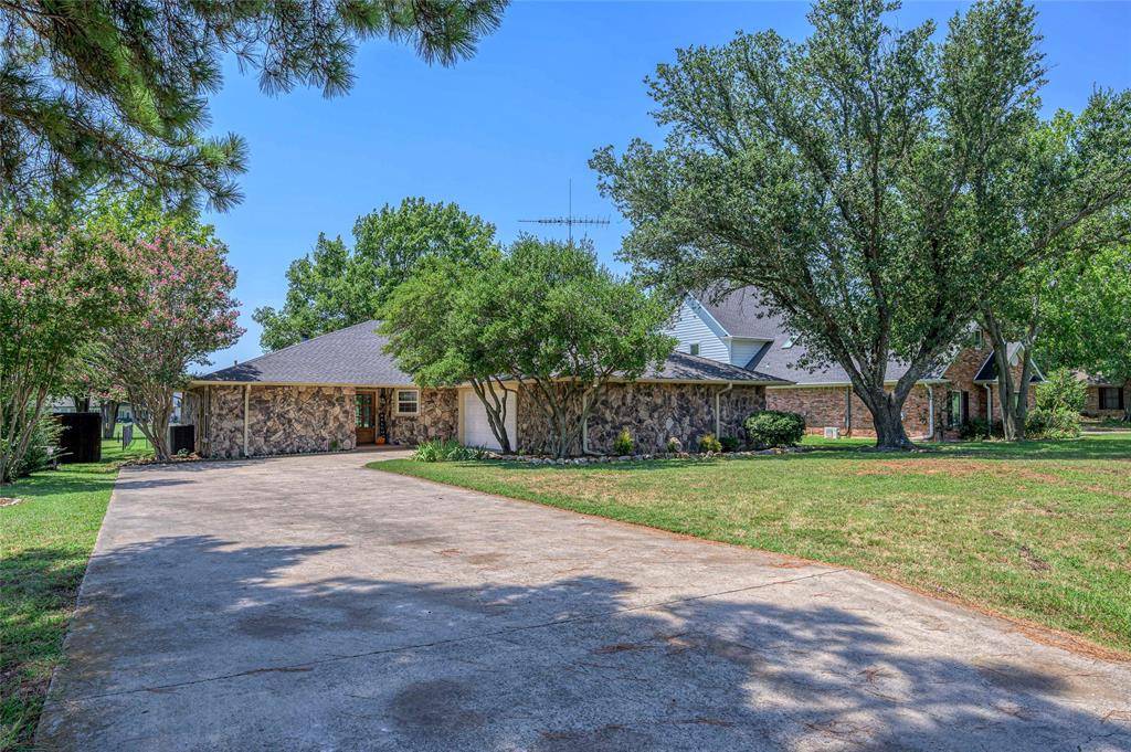 310 Navajo Trail, Gainesville, TX 76240