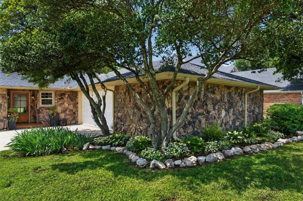 310 Navajo Trail, Gainesville, TX 76240