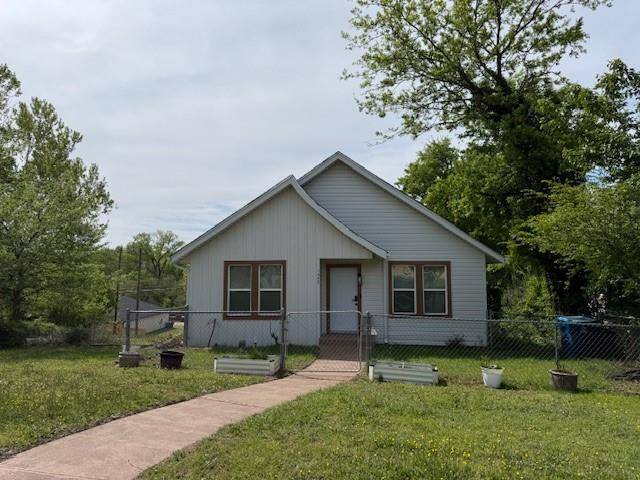 1400 W Chestnut, Denison, TX 75021