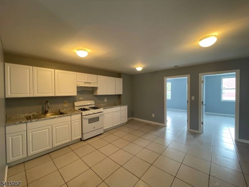 87 1St St #2, Elizabeth City, NJ 07206