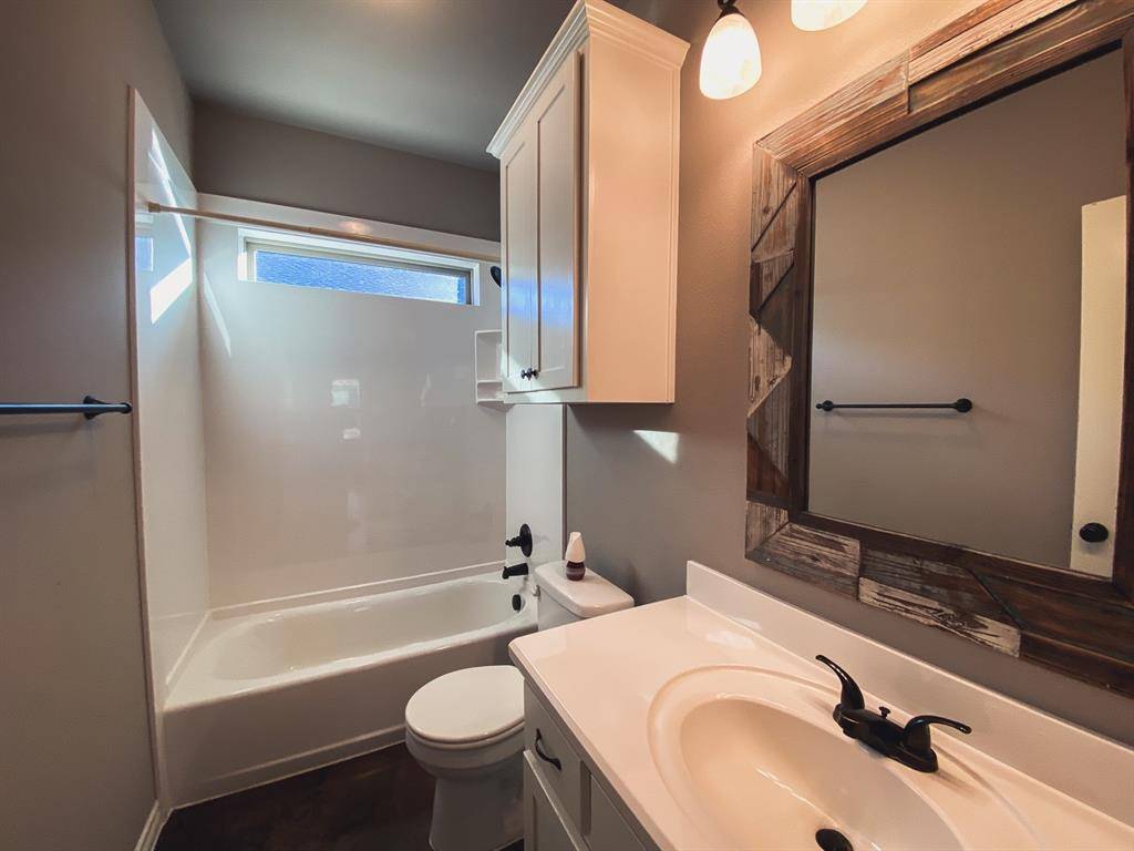 221 E Paris Street, Palmer, TX 75152