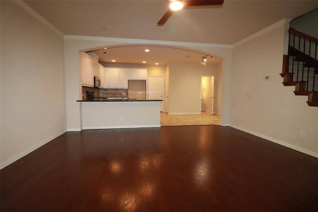 913 Shelby Lane, Lewisville, TX 75056