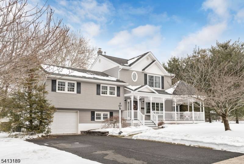 47 Susan Dr, Closter Boro, NJ 07624