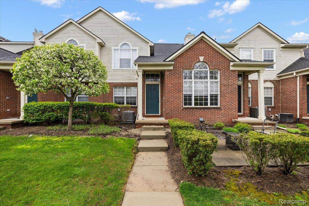 27204 Chantel DR, Commerce Charter Township, MI 48390