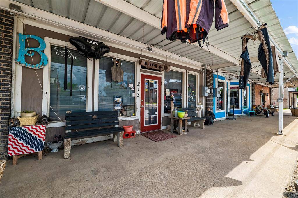211-213 Main Street, Maypearl, TX 76064