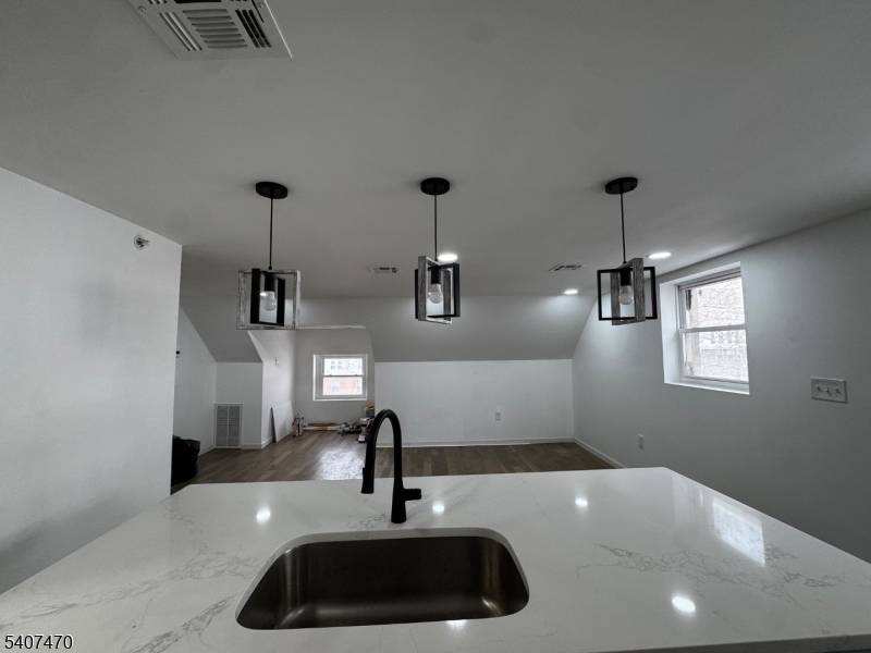 696 Dr Martin Luther King J, Newark City, NJ 07102