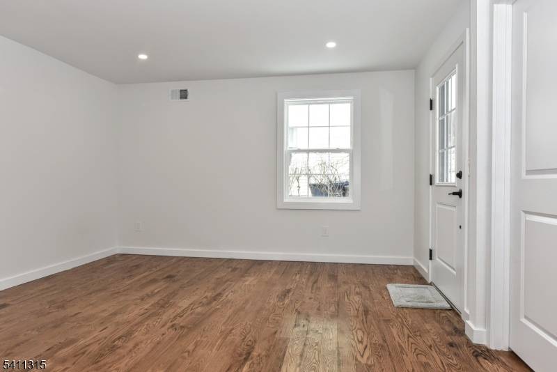 18 Governor Haines St, Hamburg Boro, NJ 07419