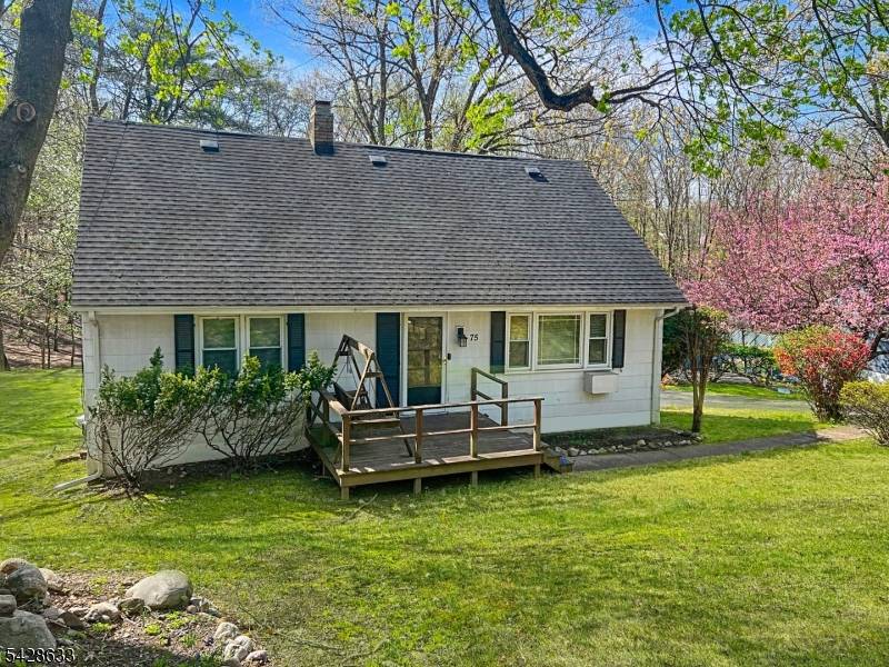 75 W Oakland Ave, Oakland Boro, NJ 07436