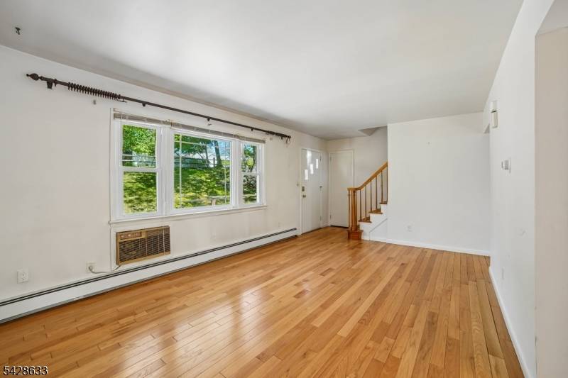 75 W Oakland Ave, Oakland Boro, NJ 07436