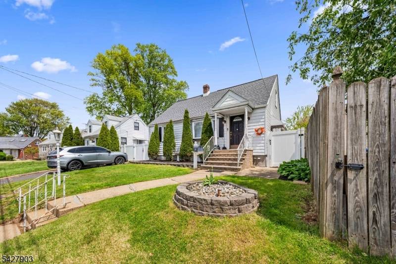 10 Hillcrest Ter, Linden City, NJ 07036