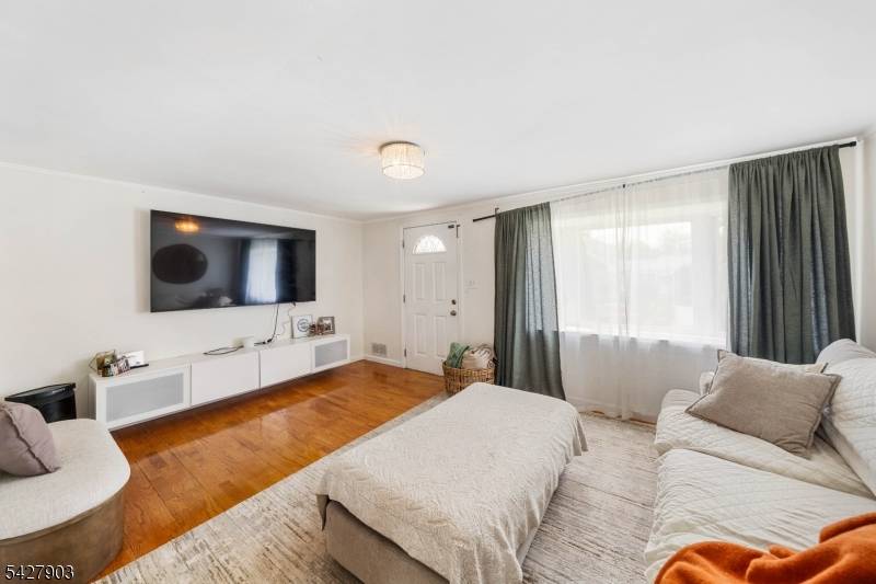 10 Hillcrest Ter, Linden City, NJ 07036