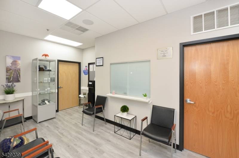 504 Hamburg Tpke, Wayne Twp., NJ 07470